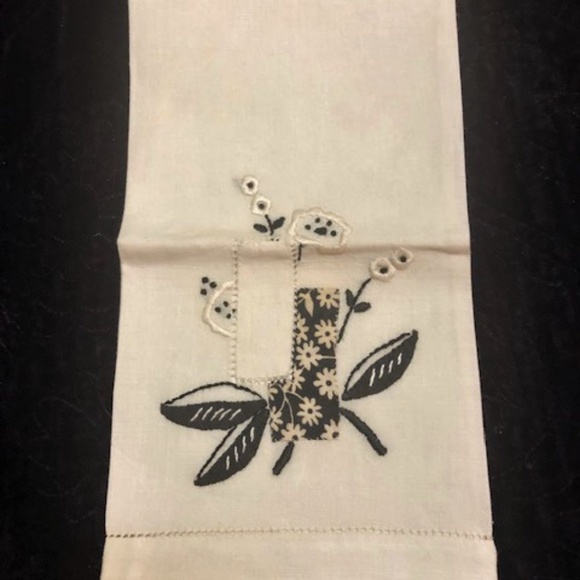 Vintage Linen Guest Towel - Picture 1 of 5
